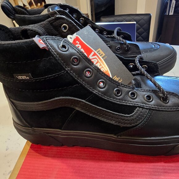 VANS Sk8-Hi MTE 2 All Weather Shoe Black Boots VN0A5HZZBKA Men's Size 12 NEW - Picture 1 of 16